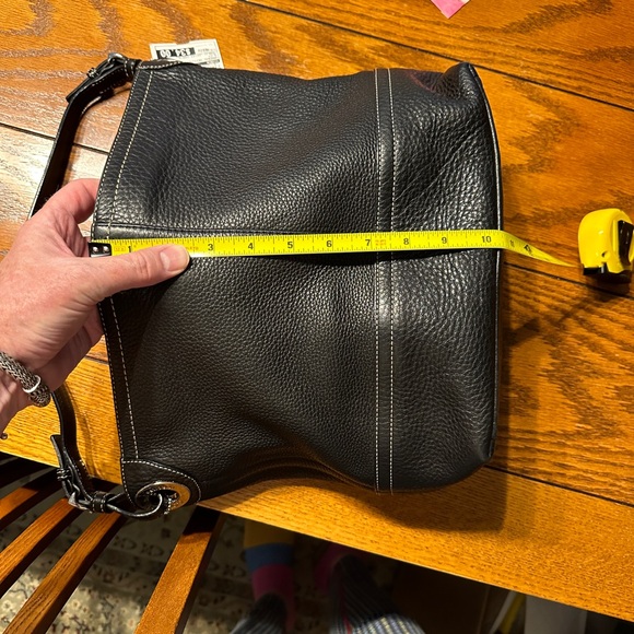 Vintage Coach Pebbled Leather bag. Beautiful! Soft leather w/swivel bolt closure - Picture 8 of 14